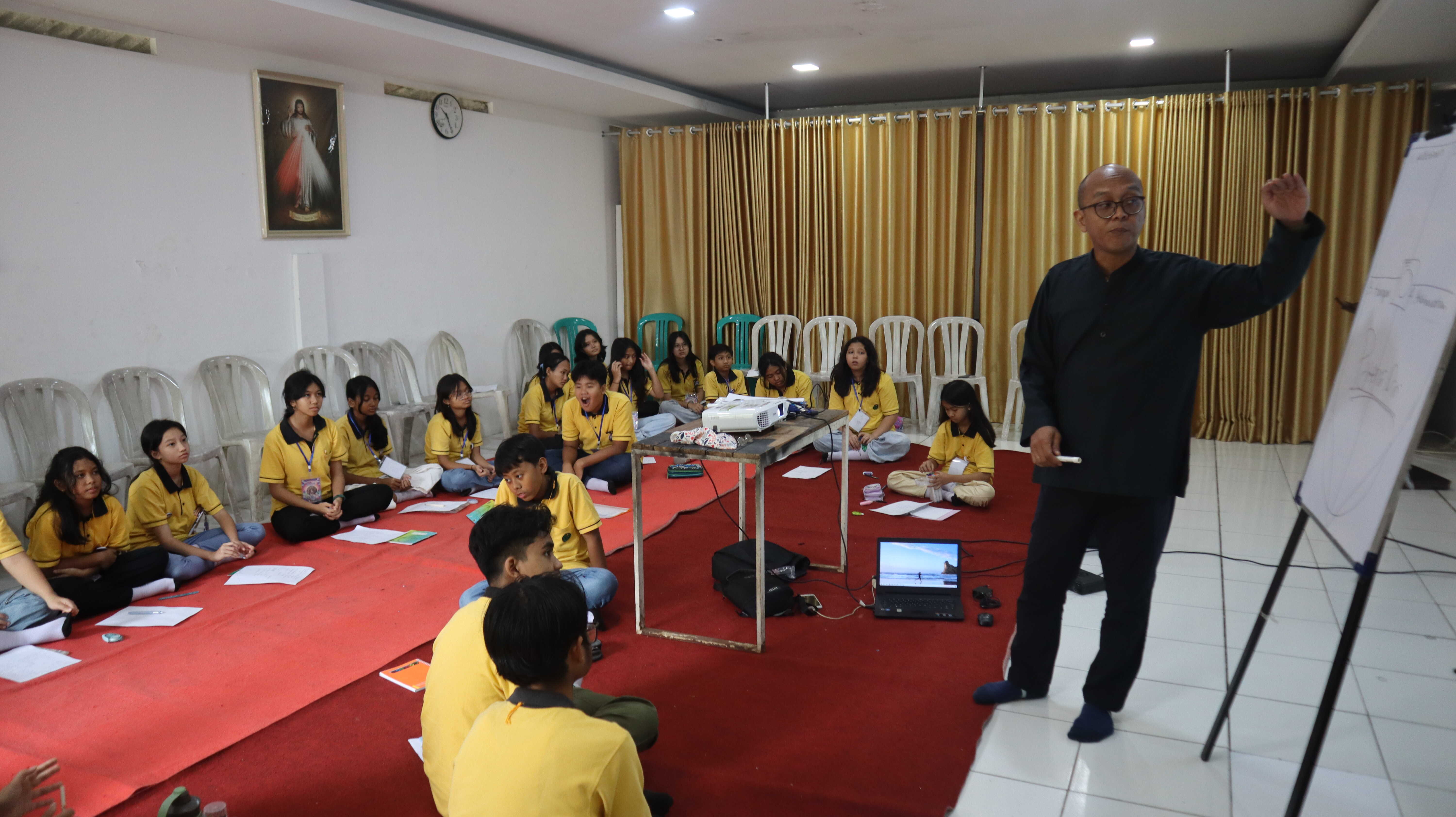 Latihan Dasar Kepemimpinan (LDK) OSIS SMP Ignatius Slamet Riyadi Resinda Tahun 2025
